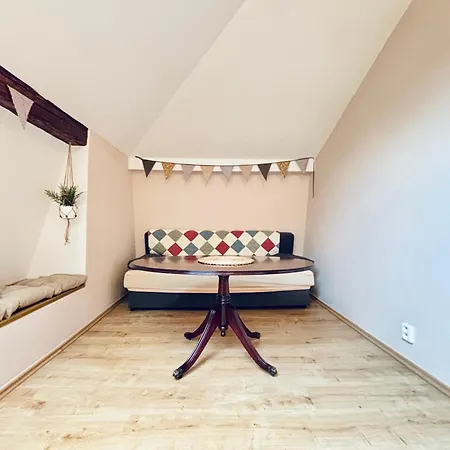 Rabbit's Loft - 2 Bedrooms, Theme Room, Free Parking アパートホテル カルロヴィ・ヴァリ
