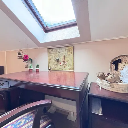 Rabbit's Loft - 2 Bedrooms, Theme Room, Free Parking 卡罗维发利