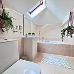 Rabbit's Loft - 2 Bedrooms, Theme Room, Free Parking Apart Otel 3*