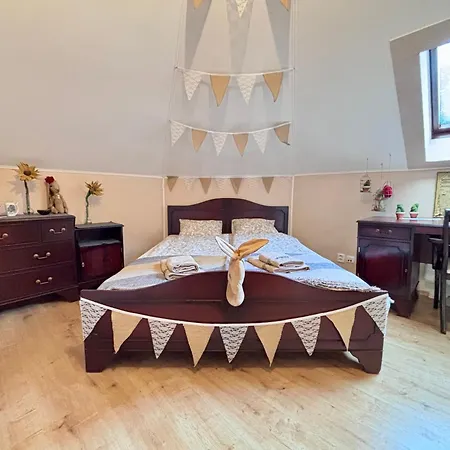 Aparthotel Rabbit's Loft - 2 Bedrooms, Theme Room, Free Parking *