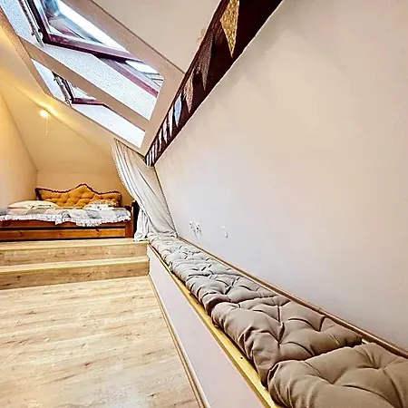 Rabbit's Loft - 2 Bedrooms, Theme Room, Free Parking Aparthotel