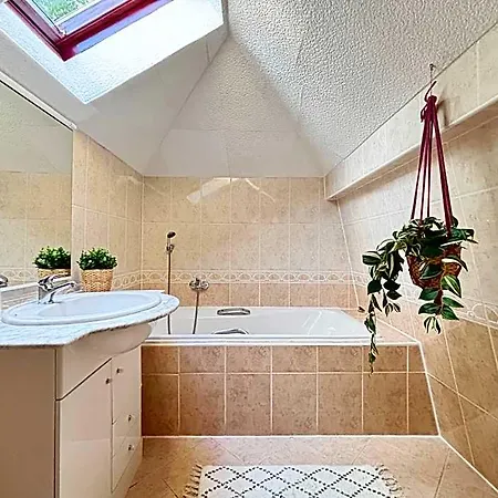 Rabbit's Loft - 2 Bedrooms, Theme Room, Free Parking 3*