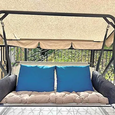 Aparthotel Rabbit's Loft - 2 Bedrooms, Theme Room, Free Parking 3*