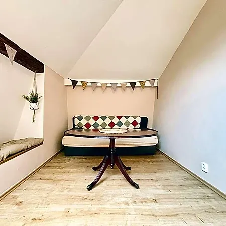 Rabbit's Loft - 2 Bedrooms, Theme Room, Free Parking Aparthotel Karlsbad
