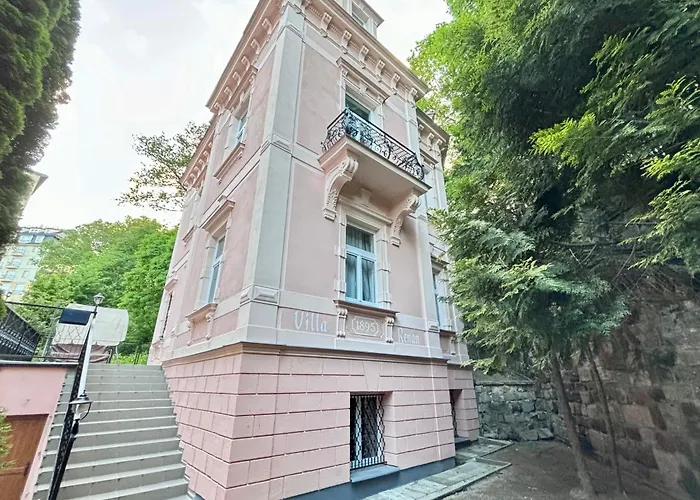 Rabbit's Loft - 2 Bedrooms, Theme Room, Free Parking 3* Karlovy Vary