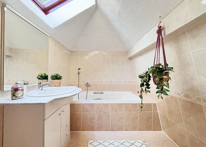 Aparthotel Rabbit's Loft - 2 Bedrooms, Theme Room, Free Parking 3*